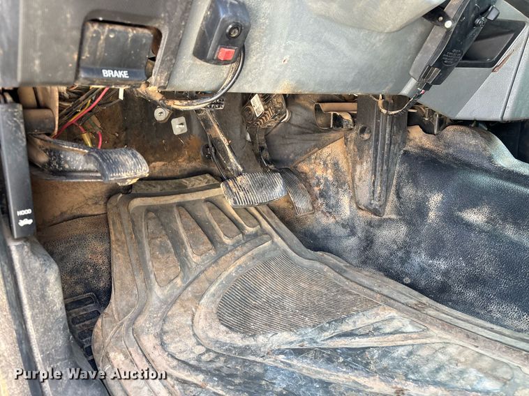 image for item EM0033 2013 Ford F550 Super Duty Crew Cab flatbed truck