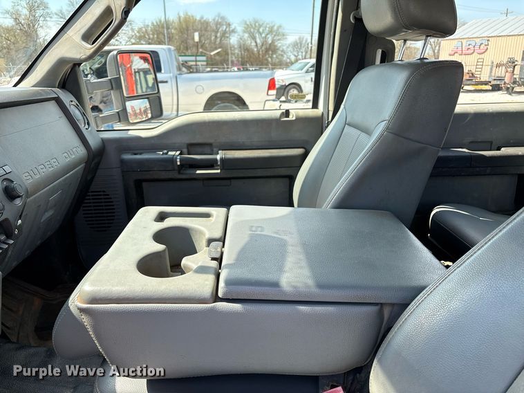 image for item EM0033 2013 Ford F550 Super Duty Crew Cab flatbed truck