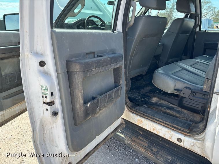 image for item EM0033 2013 Ford F550 Super Duty Crew Cab flatbed truck