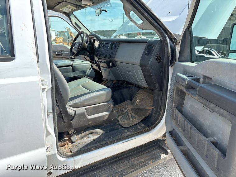 image for item EM0033 2013 Ford F550 Super Duty Crew Cab flatbed truck