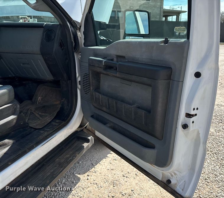 image for item EM0033 2013 Ford F550 Super Duty Crew Cab flatbed truck