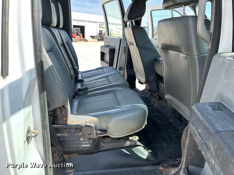 image for item EM0033 2013 Ford F550 Super Duty Crew Cab flatbed truck