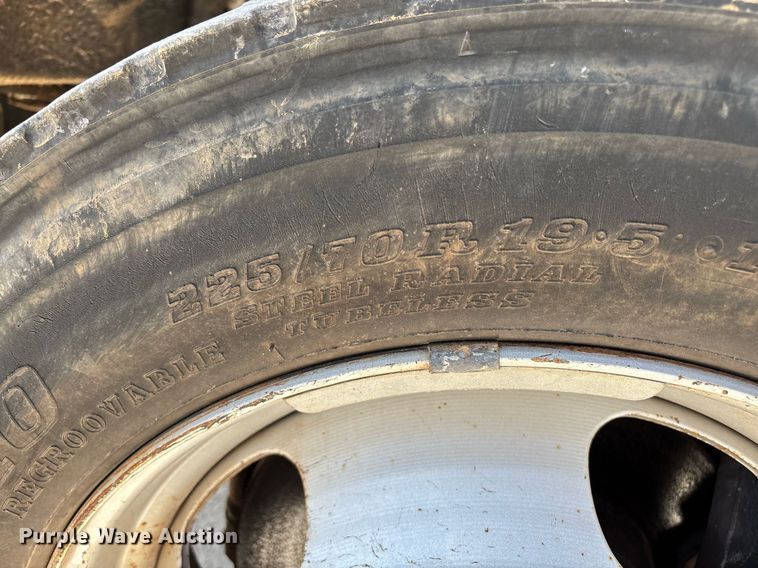 image for item EM0033 2013 Ford F550 Super Duty Crew Cab flatbed truck