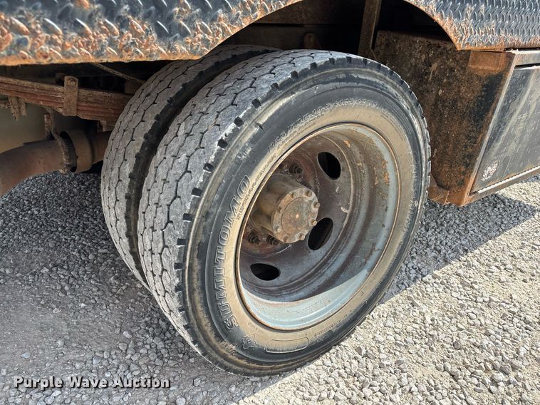 image for item EM0033 2013 Ford F550 Super Duty Crew Cab flatbed truck