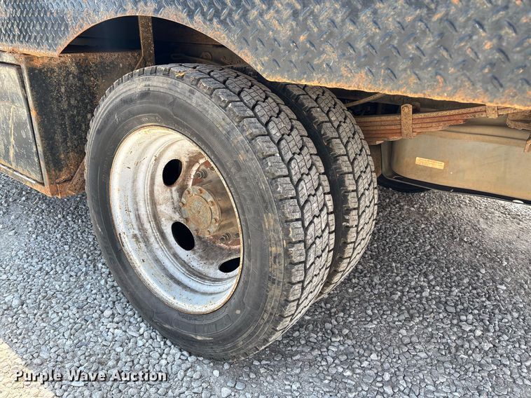 image for item EM0033 2013 Ford F550 Super Duty Crew Cab flatbed truck