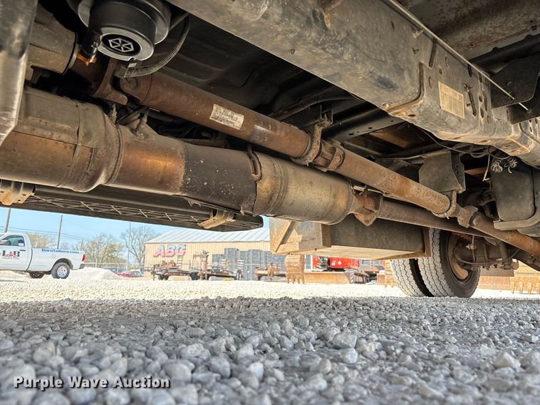 image for item EM0033 2013 Ford F550 Super Duty Crew Cab flatbed truck