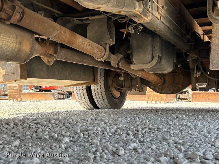 image for item EM0033 2013 Ford F550 Super Duty Crew Cab flatbed truck