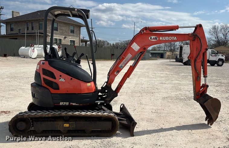 image for item EM0035 2016 Kubota U25 mini excavator
