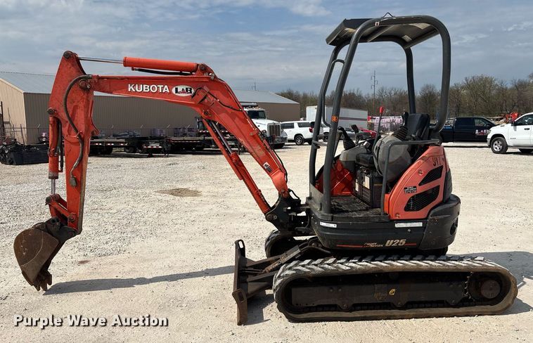 image for item EM0035 2016 Kubota U25 mini excavator