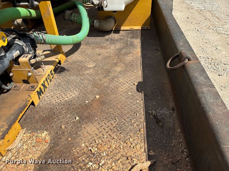 image for item EM0036 1999 Butler LT-2018-WR equipment trailer