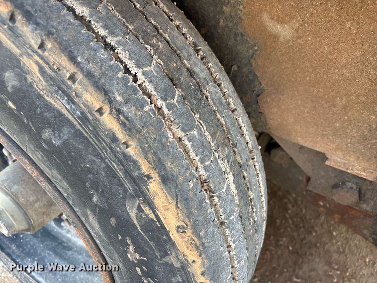 image for item EM0036 1999 Butler LT-2018-WR equipment trailer