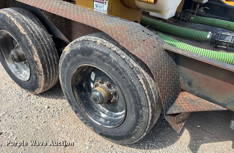 image for item EM0036 1999 Butler LT-2018-WR equipment trailer