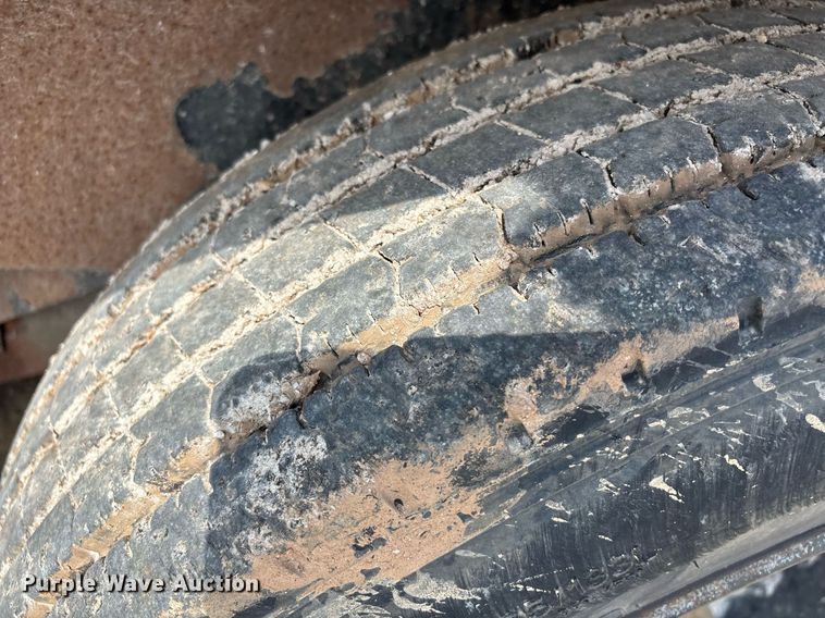 image for item EM0036 1999 Butler LT-2018-WR equipment trailer