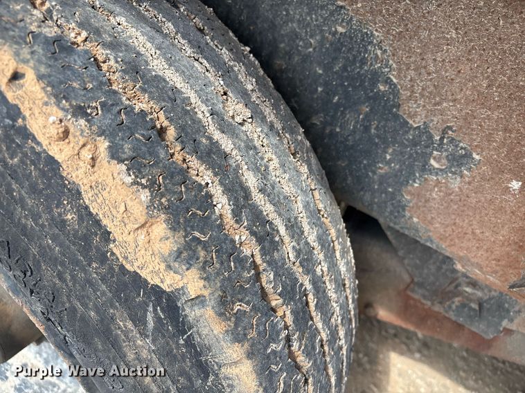 image for item EM0036 1999 Butler LT-2018-WR equipment trailer