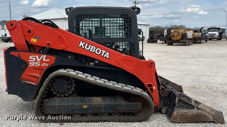 image for item EM0037 2021 Kubota SVL95-2S tracked skid steer loader