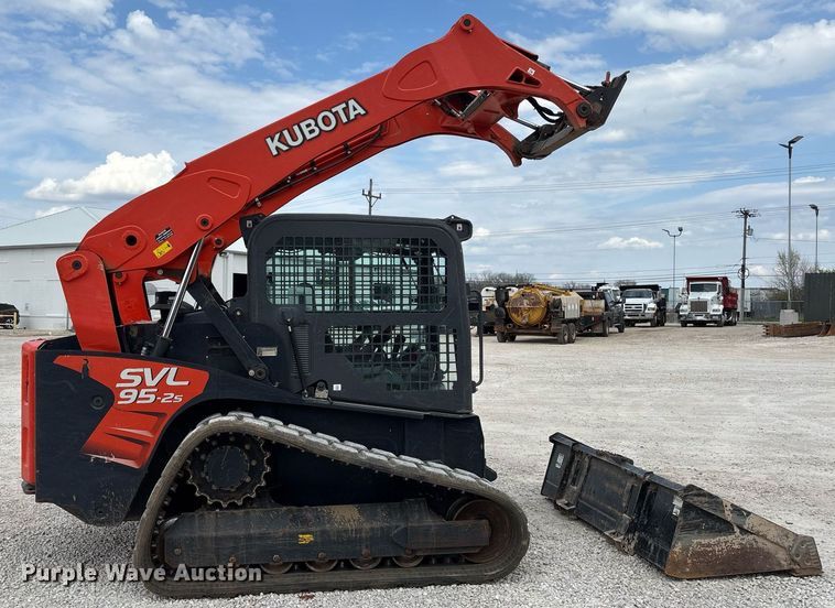image for item EM0037 2021 Kubota SVL95-2S tracked skid steer loader