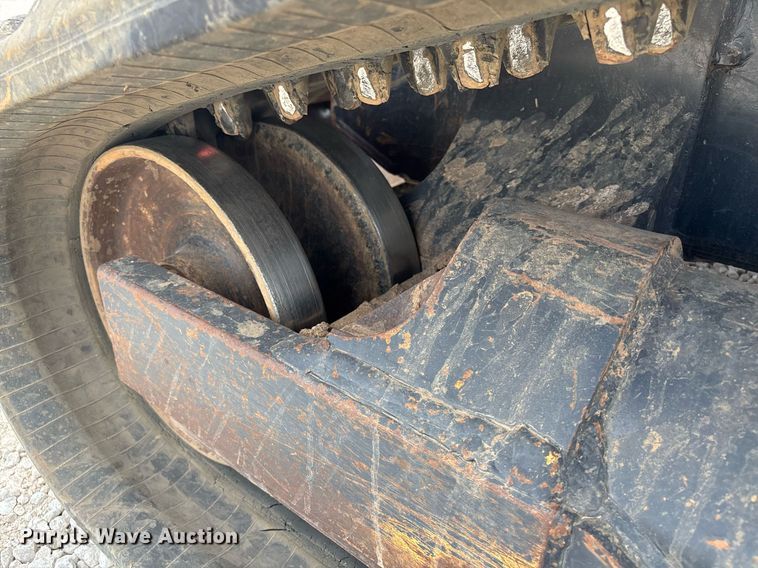 image for item EM0037 2021 Kubota SVL95-2S tracked skid steer loader