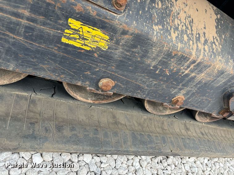 image for item EM0037 2021 Kubota SVL95-2S tracked skid steer loader