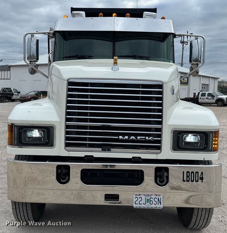 image for item EM0041 2020 Mack Pinnacle dump truck