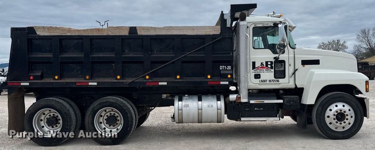 image for item EM0041 2020 Mack Pinnacle dump truck