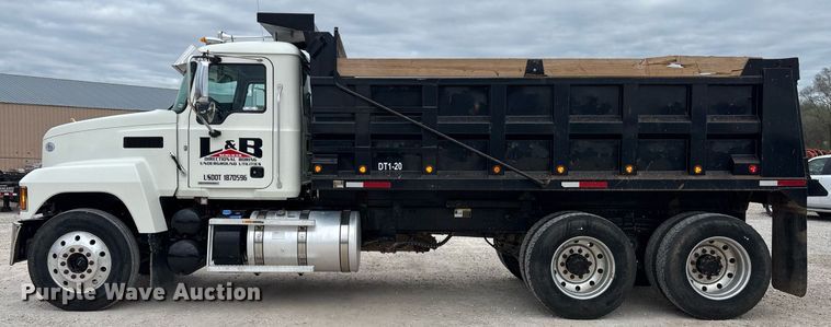 image for item EM0041 2020 Mack Pinnacle dump truck