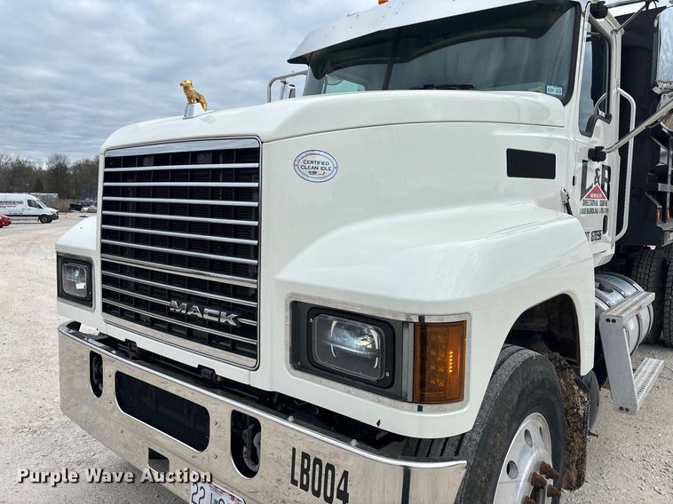 image for item EM0041 2020 Mack Pinnacle dump truck