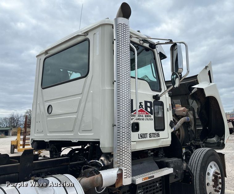 image for item EM0041 2020 Mack Pinnacle dump truck