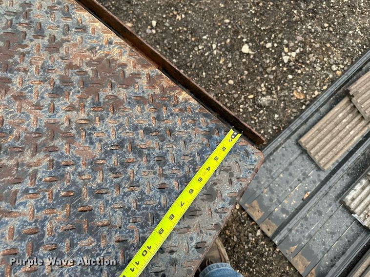 image for item EM3640 2004 Neal Manufacturing equipment trailer