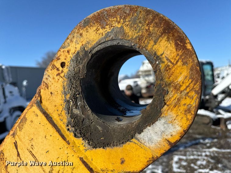 image for item EM3645 32