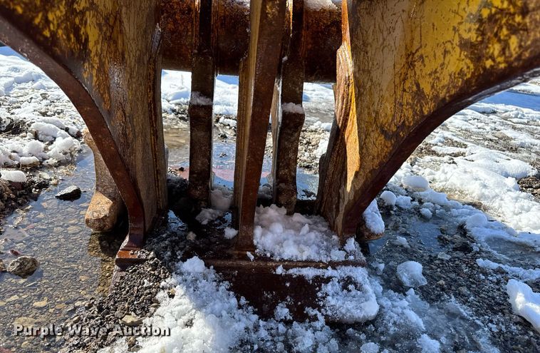 image for item EM3645 32