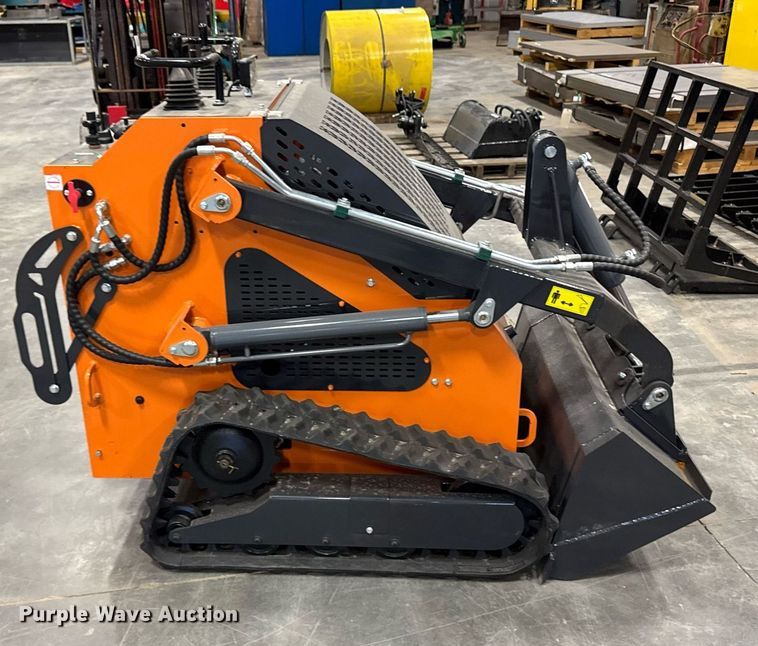 image for item EM3687 Landhero LDH-BC380 compact utility loader