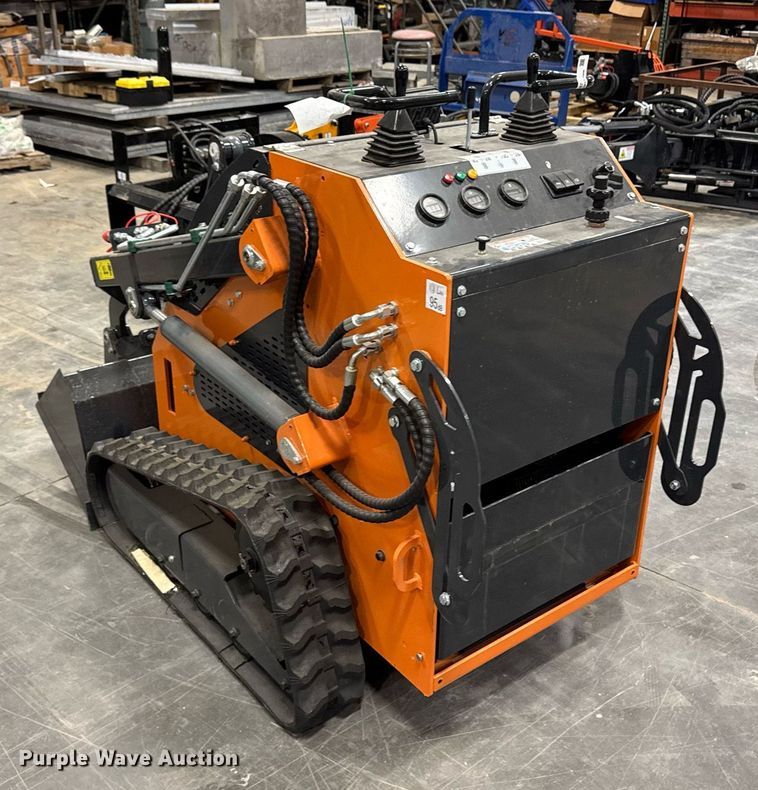 image for item EM3687 Landhero LDH-BC380 compact utility loader