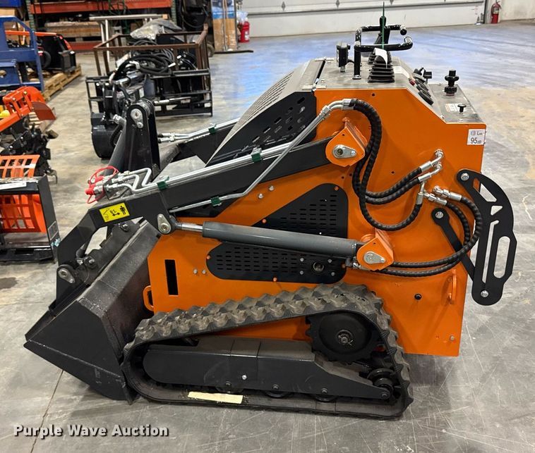 image for item EM3687 Landhero LDH-BC380 compact utility loader