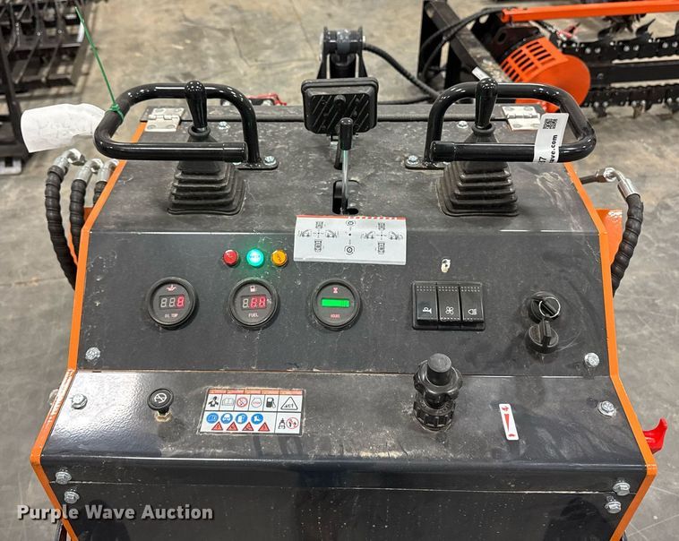 image for item EM3687 Landhero LDH-BC380 compact utility loader