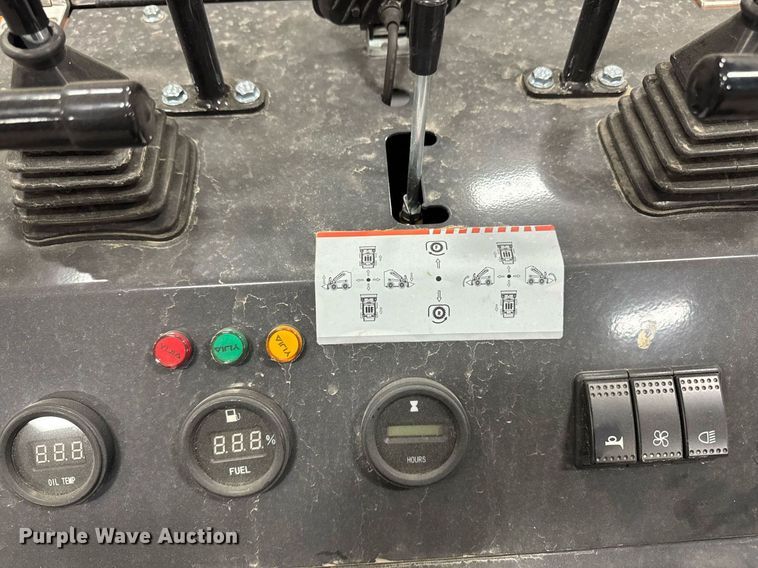 image for item EM3687 Landhero LDH-BC380 compact utility loader