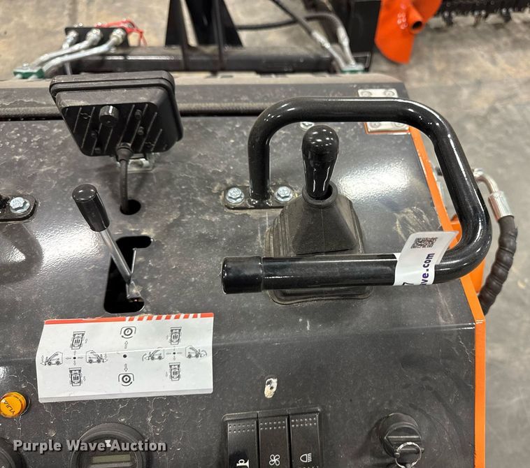 image for item EM3687 Landhero LDH-BC380 compact utility loader