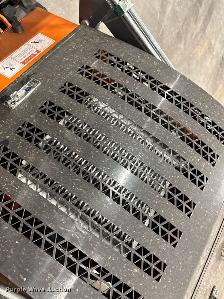 image for item EM3687 Landhero LDH-BC380 compact utility loader