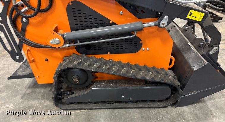 image for item EM3687 Landhero LDH-BC380 compact utility loader