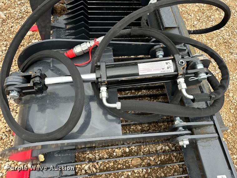 image for item EN5211 Skid steer grapple bucket