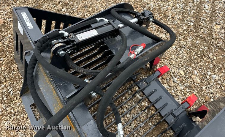 image for item EN5211 Skid steer grapple bucket