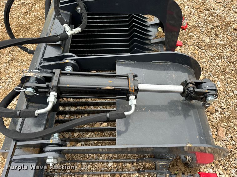 image for item EN5211 Skid steer grapple bucket