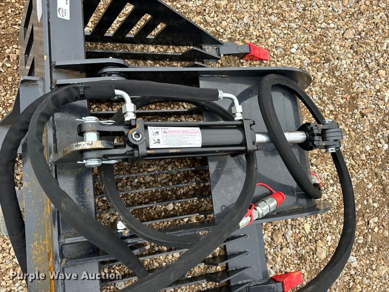 image for item EN5211 Skid steer grapple bucket