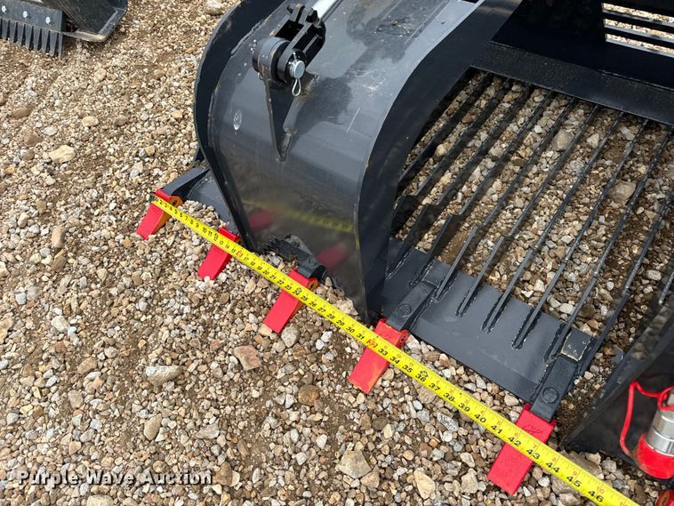 image for item EN5211 Skid steer grapple bucket