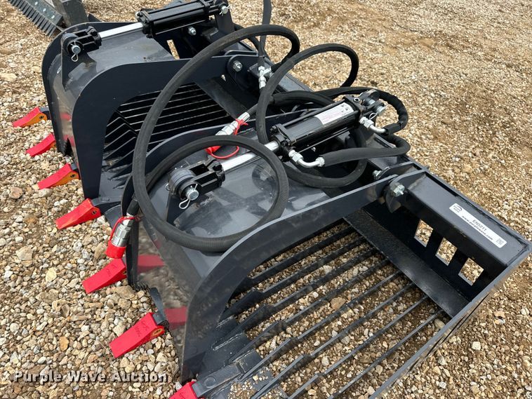 image for item EN5211 Skid steer grapple bucket