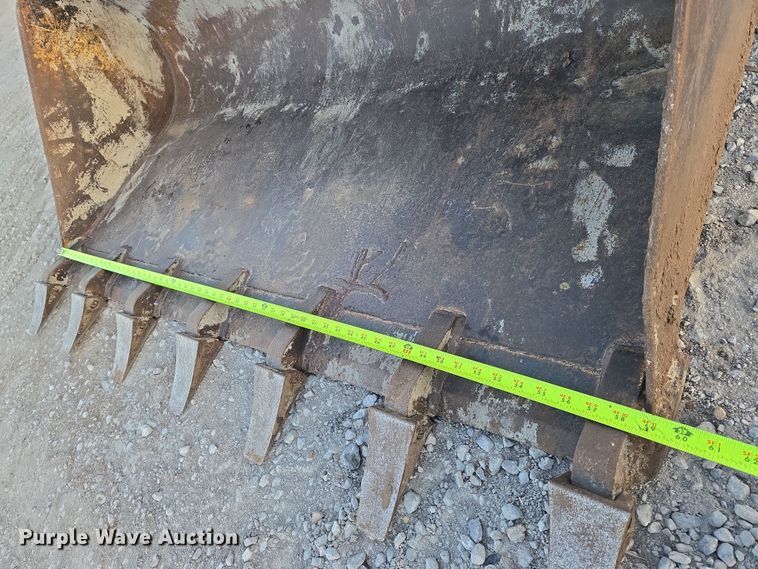 image for item EN8808 2017 John Deere 320E skid steer loader