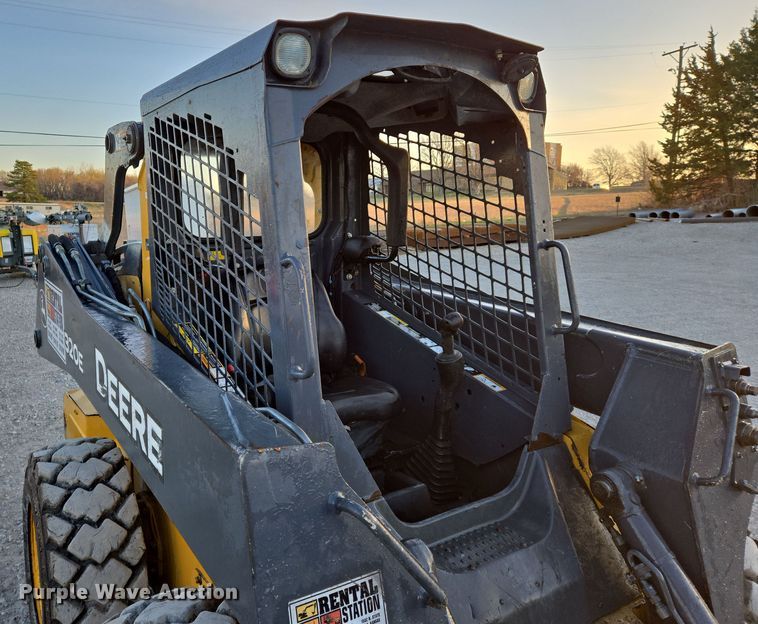 image for item EN8808 2017 John Deere 320E skid steer loader