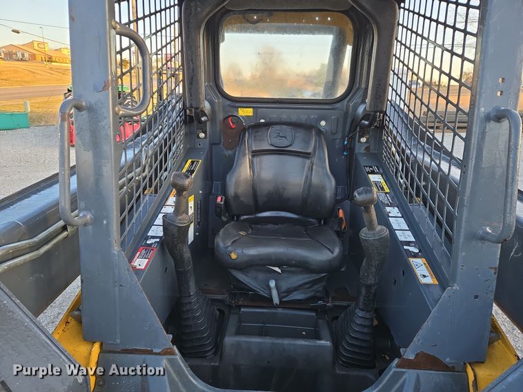 image for item EN8808 2017 John Deere 320E skid steer loader