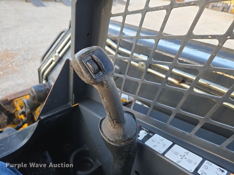 image for item EN8808 2017 John Deere 320E skid steer loader