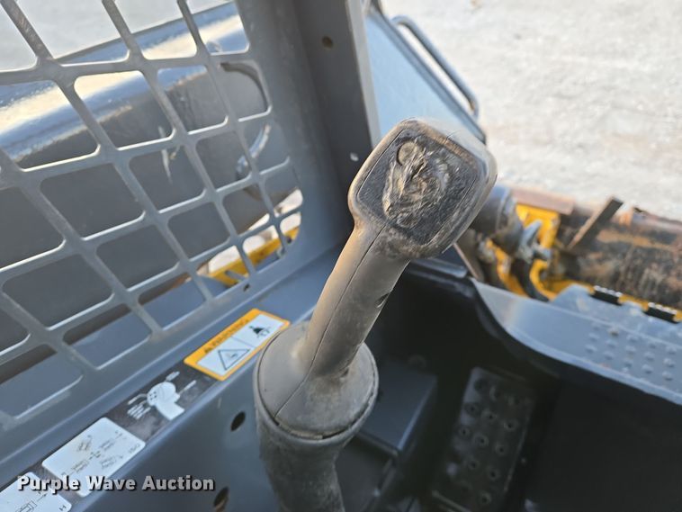 image for item EN8808 2017 John Deere 320E skid steer loader