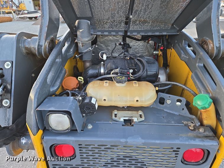 image for item EN8808 2017 John Deere 320E skid steer loader